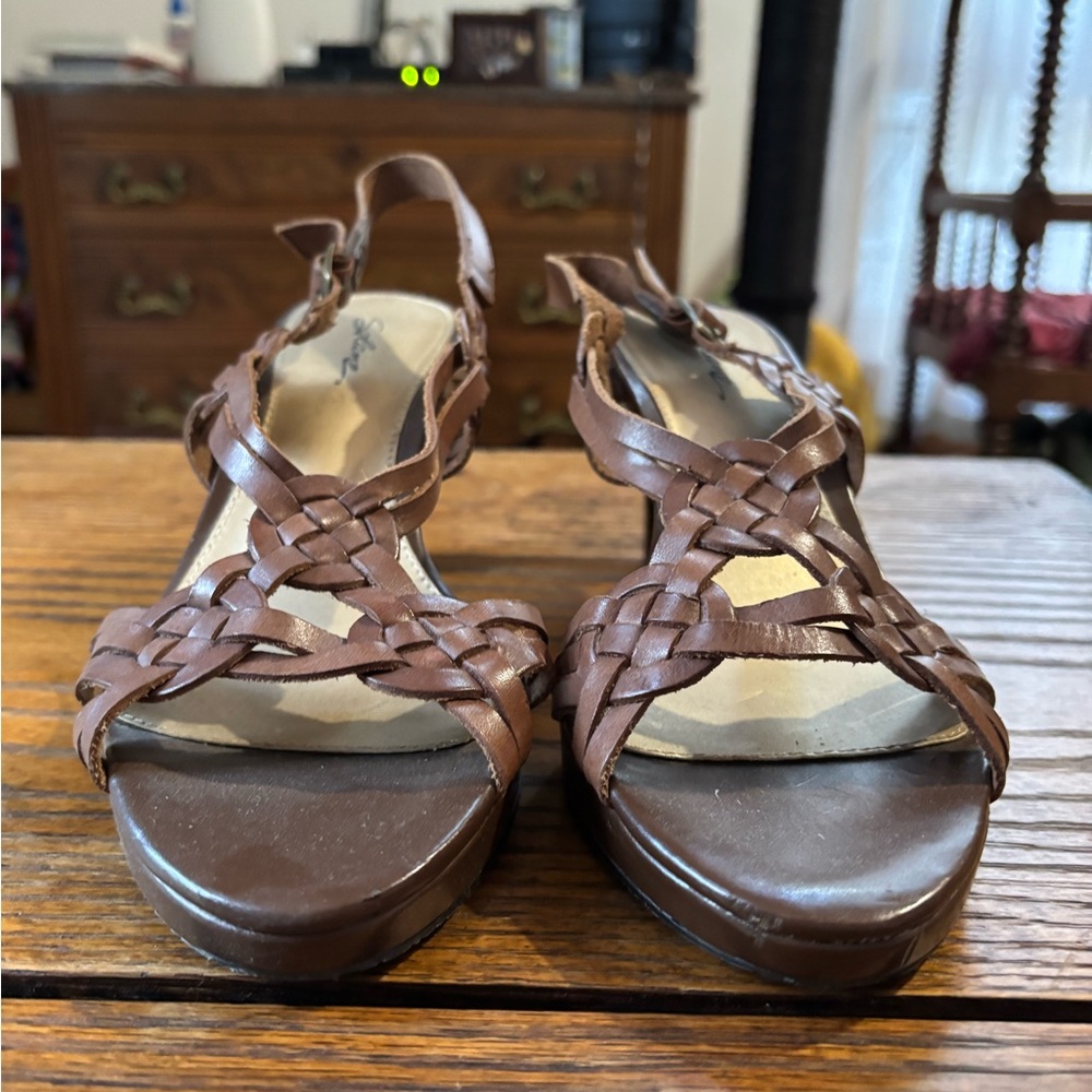 Reduced!! Dressy Brown Leather Heels